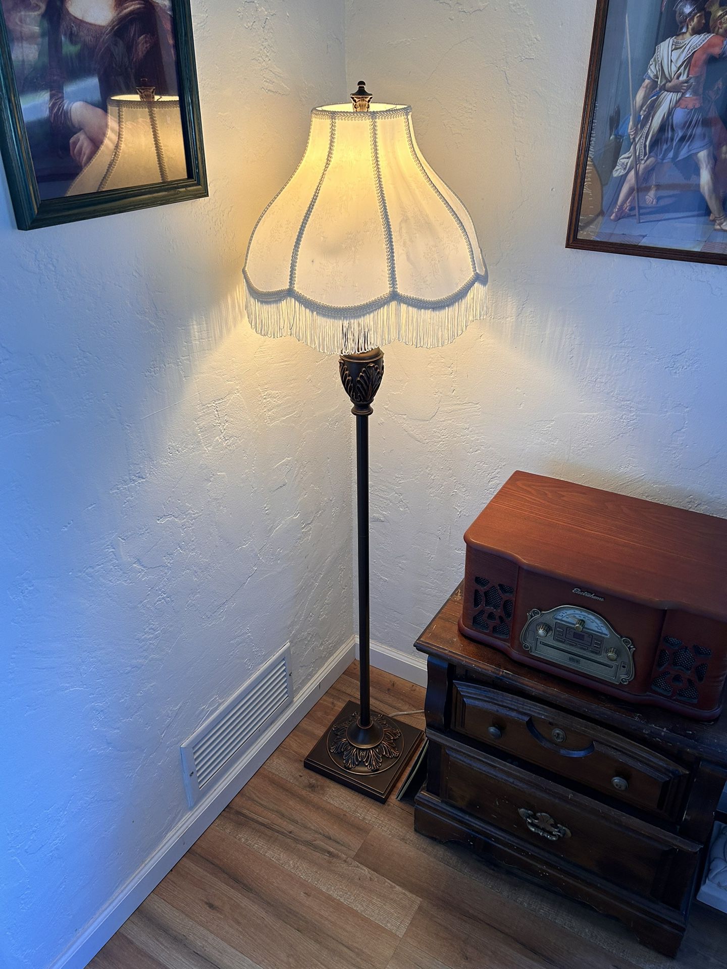 Beautiful Victorian Lamp 