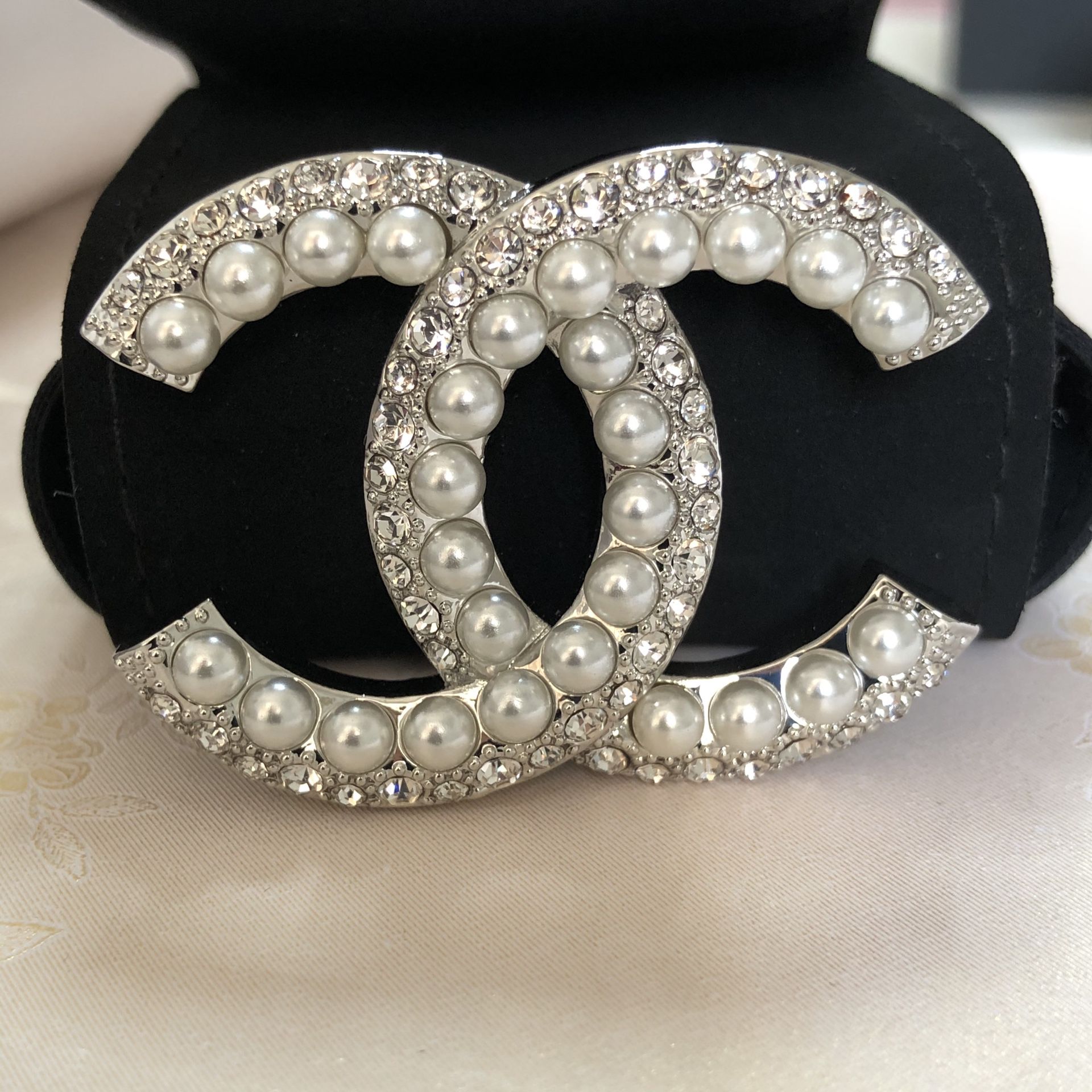 Chanel brooch Chanel pearl crystal CC logo brooch for Sale in Chicago, IL -  OfferUp