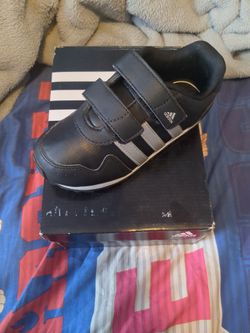  Adidas  Boys Size 10