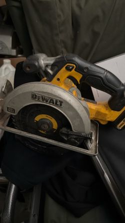 DeWalt 20V Max Cordless Circular Saw