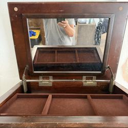 Jewelry Holder & Drawers 