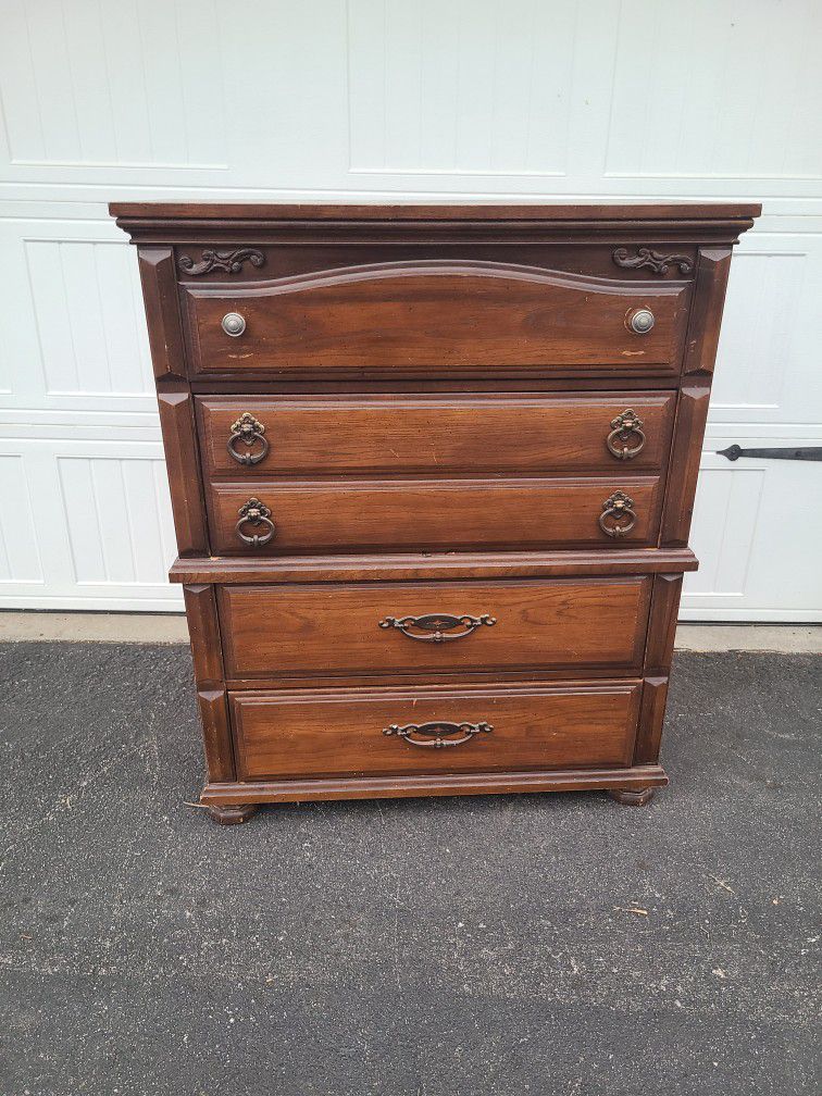 Chest Of Drawers  42x36x18 Basset