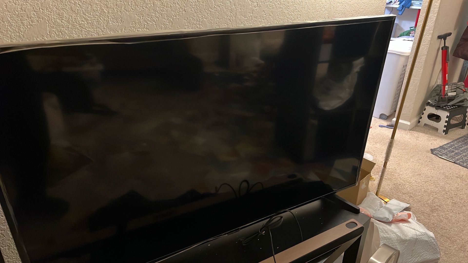 Samsung 50” TV + Soundbar