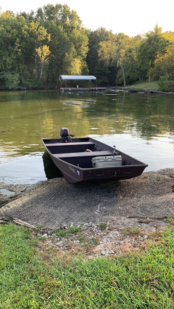 Alumacraft 1542 Duck Boat & 15HP 2-stroke mercury for Sale in Gallatin