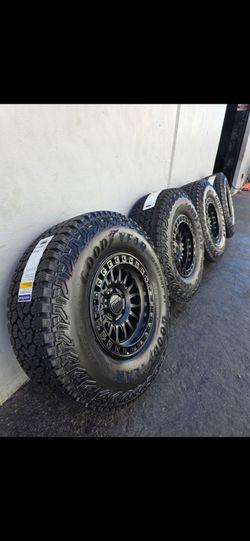 17" KMC w/ 35" Goodyear Wrangler Territory RT tires