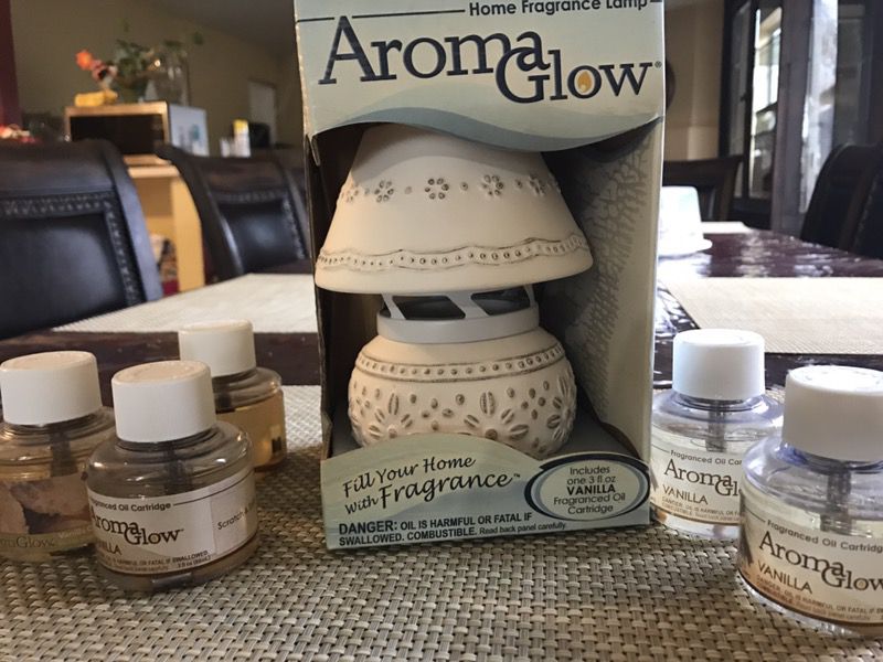 Aroma glow fragrance lamp + 5 oil refills for Sale in San Diego, CA -  OfferUp