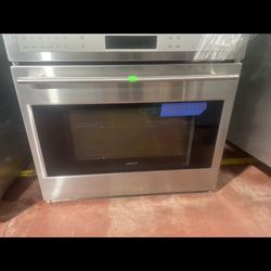 Wolf 30inch built in oven. $1,199. Great condition.