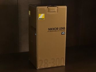 Nikon AF-S NIKKOR 28-300mm f/3.5-5.6G ED VR Lens