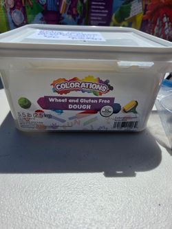 Colorations Gluten Free Play Dough Tub w/ Toys