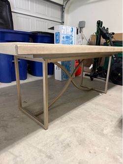 Light used Elixir 80in Rectangular Dining Table with 1-20in Leaf
