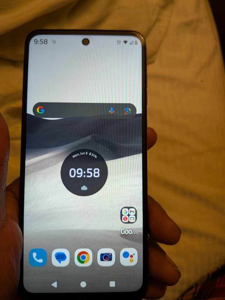 Moto G Play 2024 and Moto E