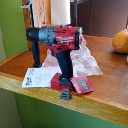 Milwaukee 18v New. Fuel.  Hammer Drill.  1/2".  W/.  Handle 