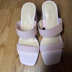 BRAND NEW PINK HEELS