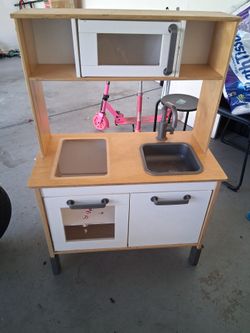 Kids play kitchen