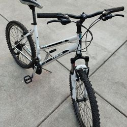 Trek 820 Singletrack Series Mountain Bike – 19.5" Frame