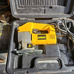 DeWalt DW318 variable speed orbital jig saw. 