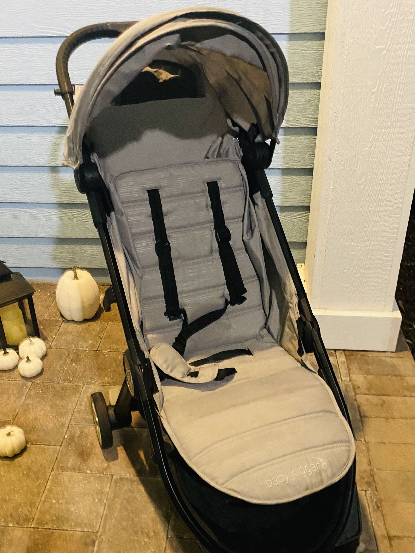 Baby Jogger City Tour 2 - Like NEW!  