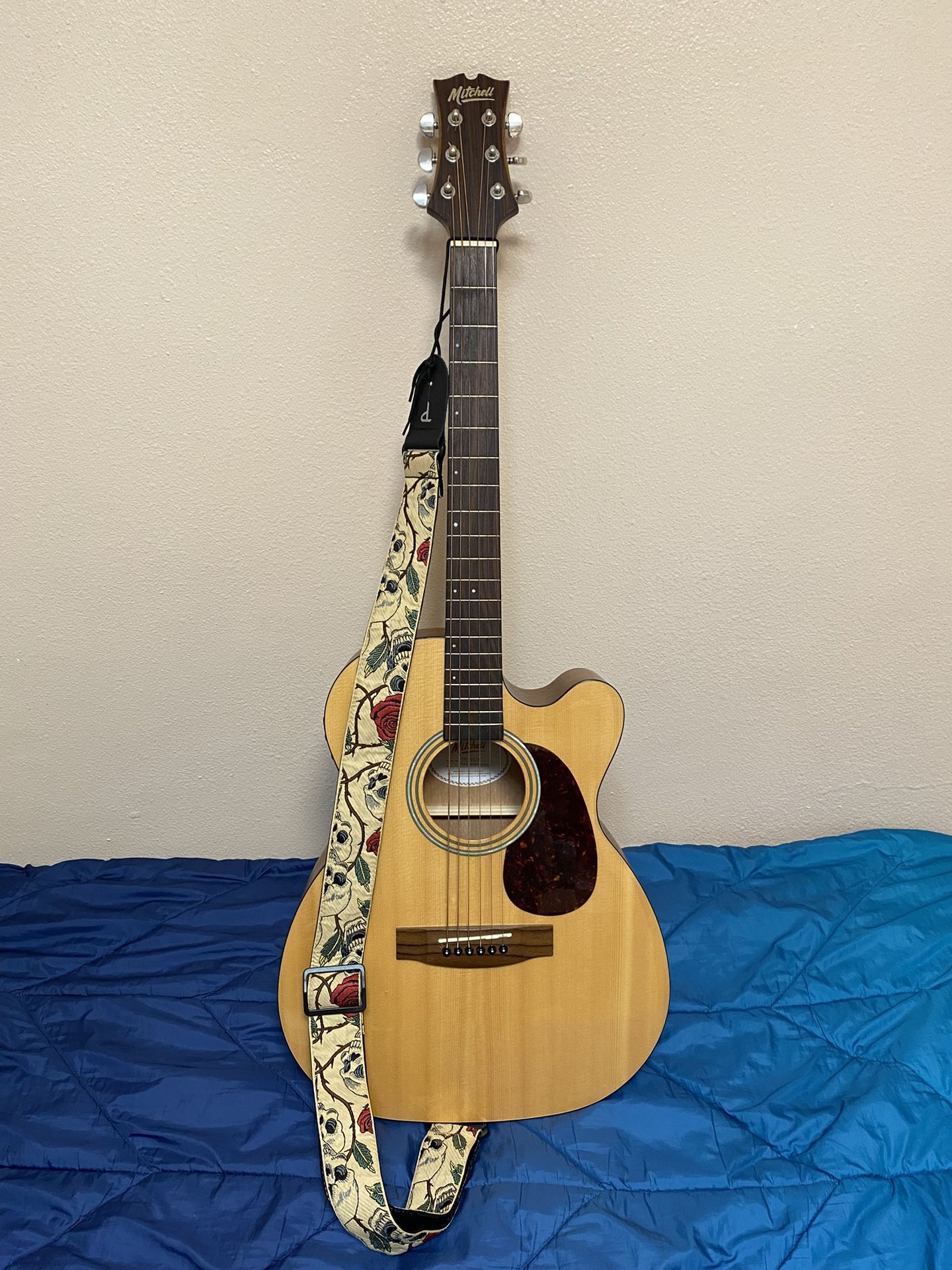 Mitchell T313CE Solid Spruce Top Auditorium Acoustic-Electric Guitar