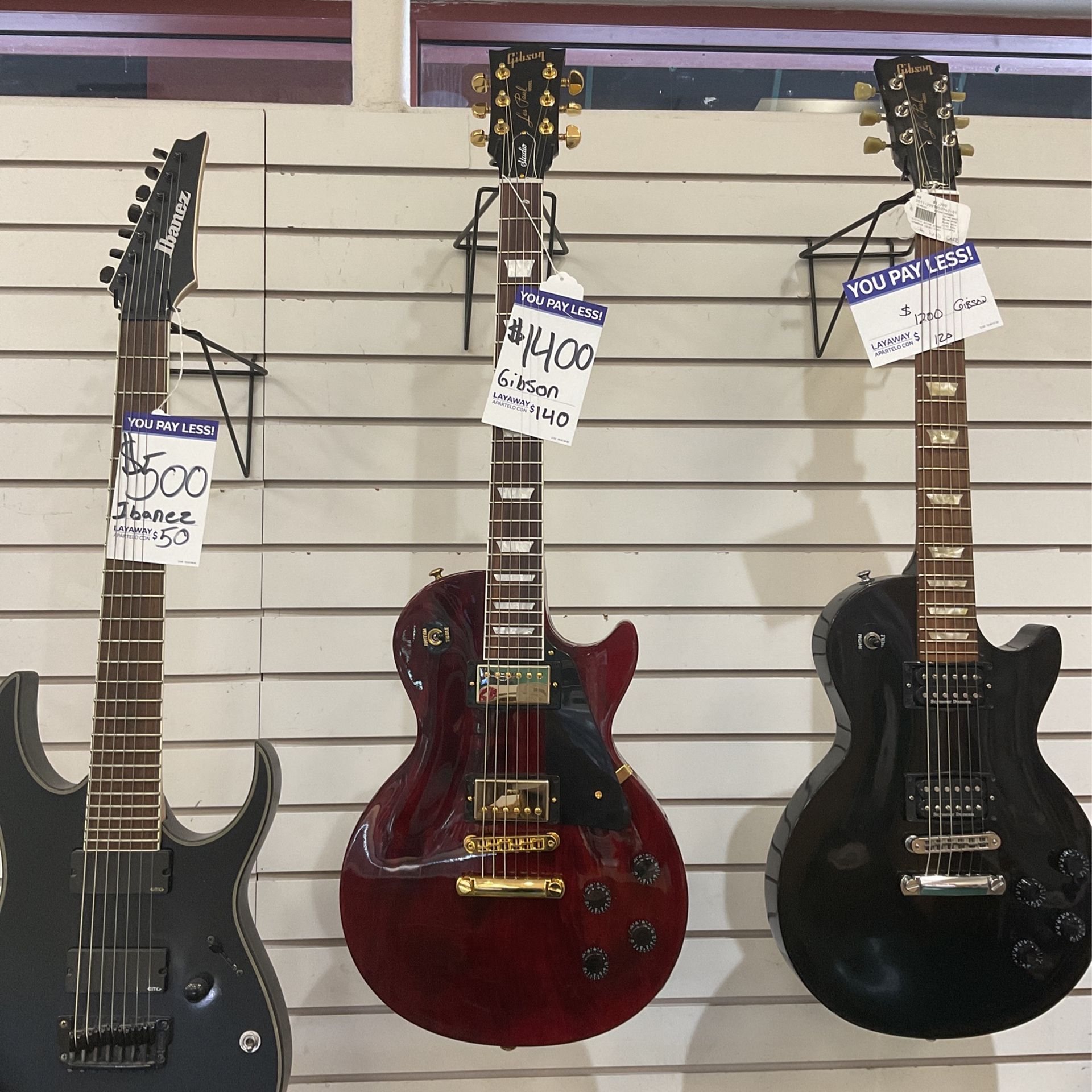 GIBSON ELECTRIC GUITAR