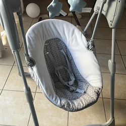 Graco Compact Baby Swing Slim Spaces 