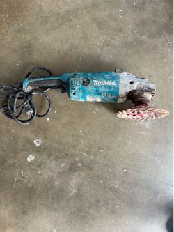 Makita 15 Amp Corded 7 in. Angle Grinder w/ Grinding wheel