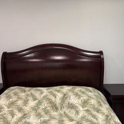 Elegant 6-Piece Queen Bedroom Set - Classic Cherry Finish