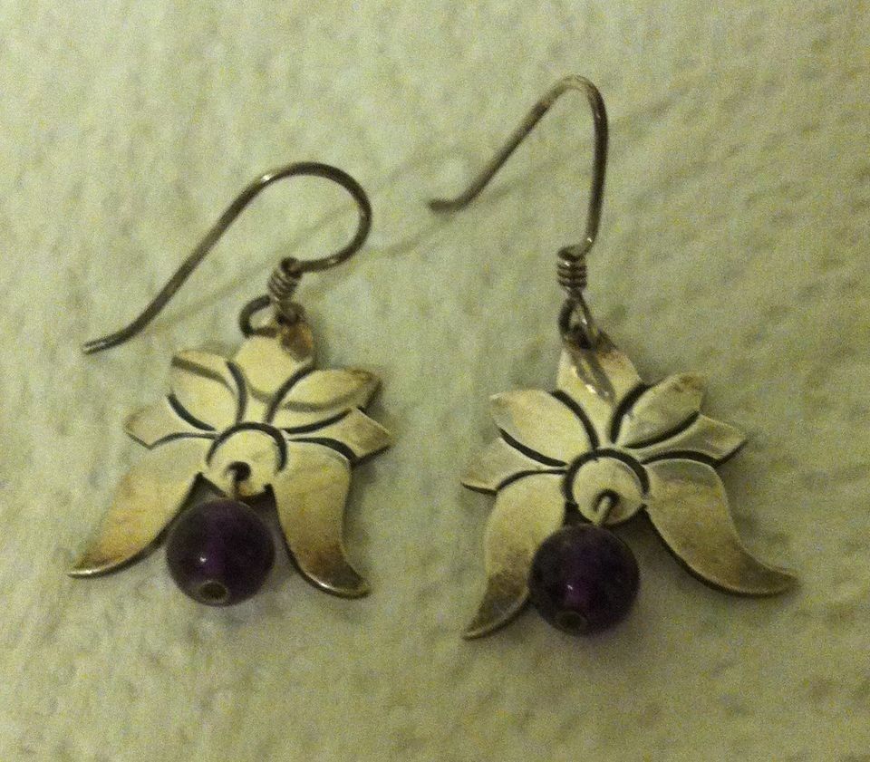 Vintage Silver 925 Mexico Dangle Pierced Hook Flower Purple Bead Earrings.