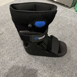 United Ortho Short Air Cam Walker Fracture Boot,