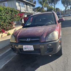 2005  Hyundal  tucson