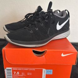 Woman’s Nike fly net lunar two