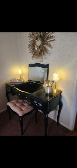 Thomasville Vanity with bench