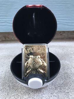 Gold Pokémon card