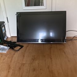 27 Inch LG TV With Wall Mount 