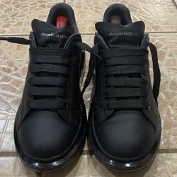 Black Alexander Mcqueens size 10.5