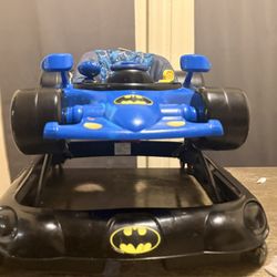 Keep your little one entertained with this Batman-themed baby jumper! ✅ Adjustable height to grow with your baby ✅ Fun activity toys all around for pl