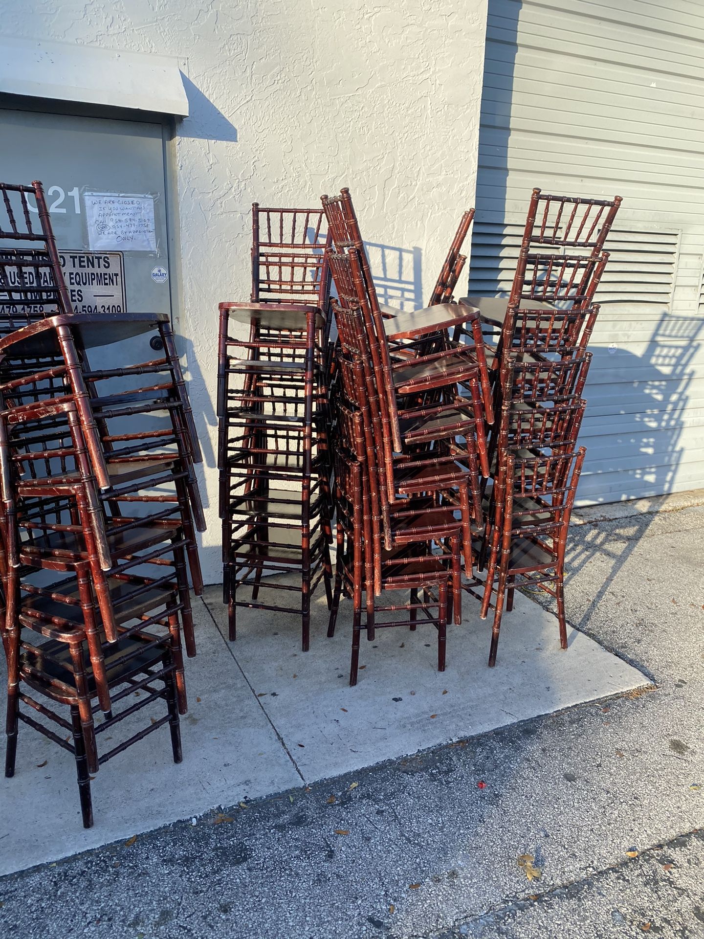 Mahogany chiavari chairs For Sale