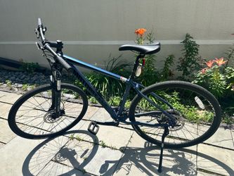 Hybrid Motobecane Elite men’s bike with shimano gears