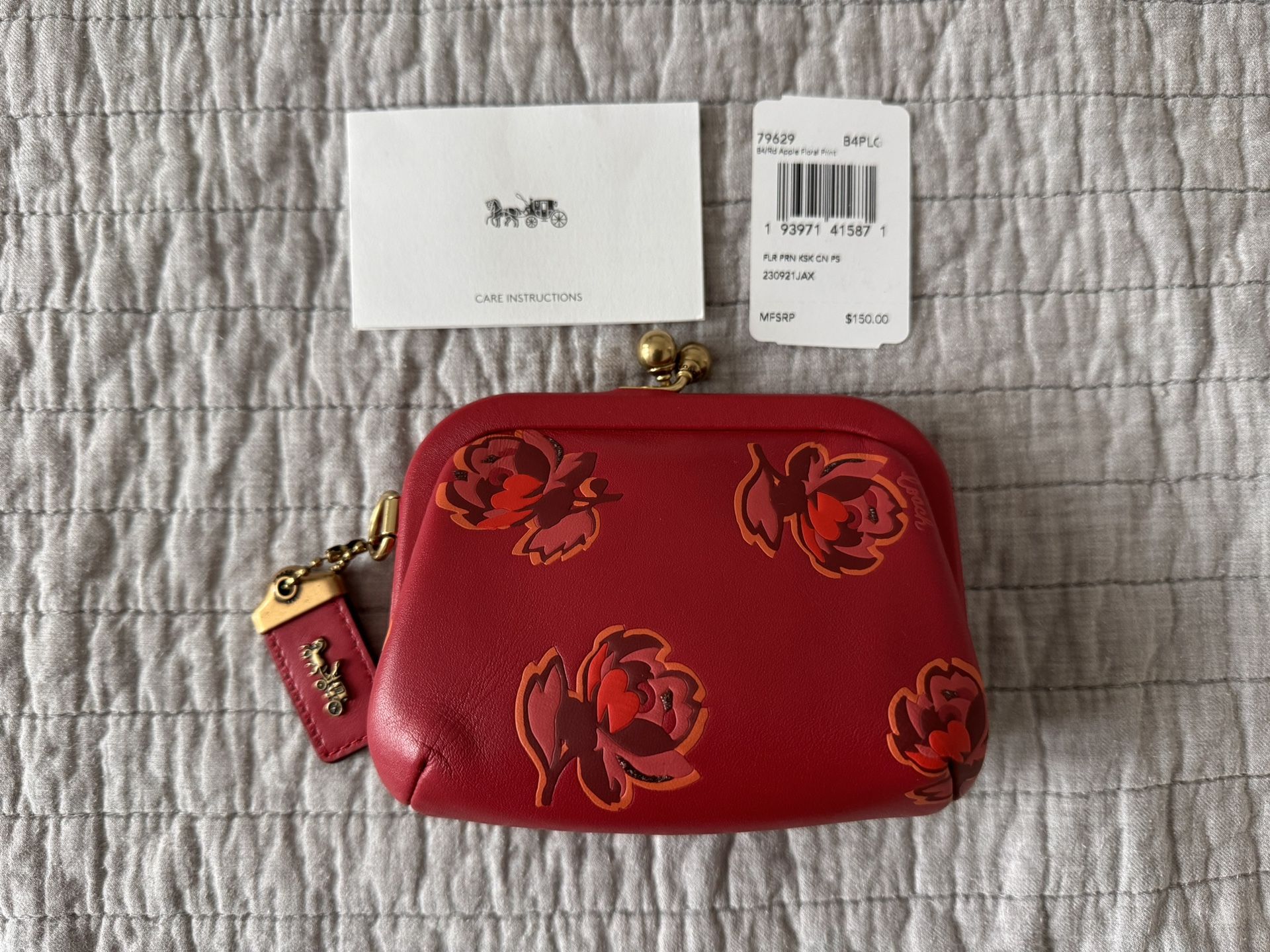 Coach Kisslock Coin Pouch for Sale in Vista, CA - OfferUp