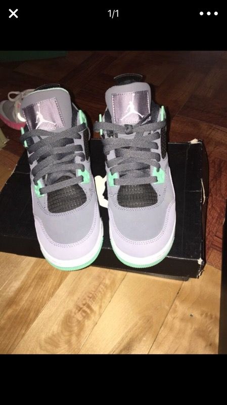 Green glows Jordan size 4 1/2