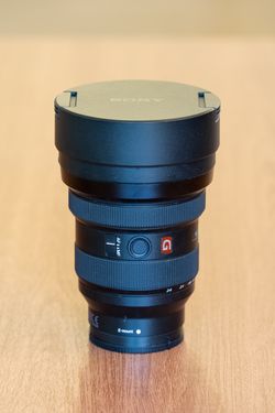 SONY FE 12-24 F2.8 GM - Lens hood DAMAGED