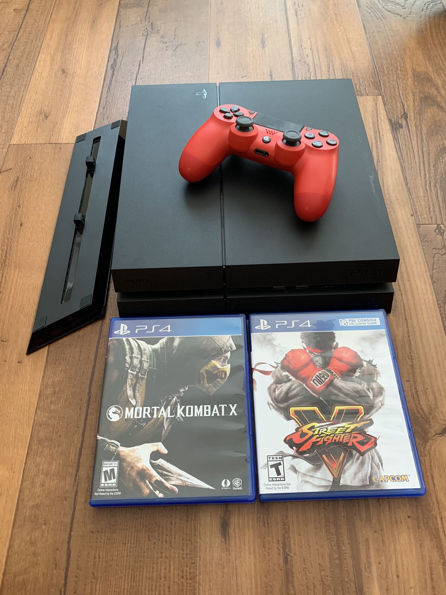 Like New. PS4 Standard with 2x Games and Vertical Stand