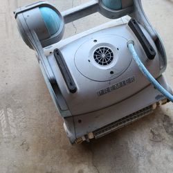SWIMMING POOL VACUUM CLEANER Robot
