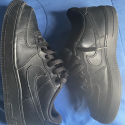 Black air forces size 7 used