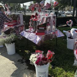 Valentine’s Day, Gift Baskets, And Fresh Flowers