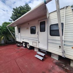 FLEETWOOD PROWLER CAMPER