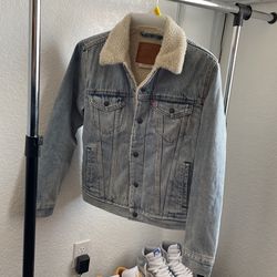 Levi Jean Jacket Size Small