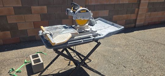DeWalt Wet Tile Saw with Stand
