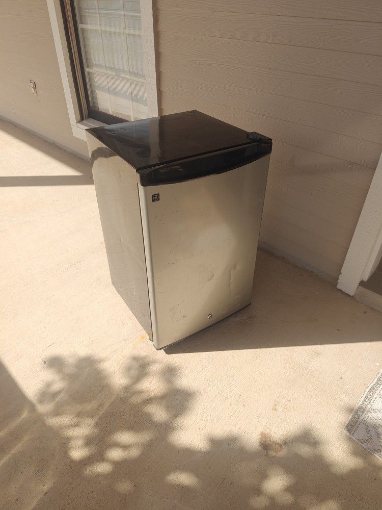 General Electric Mini Fridge Used
