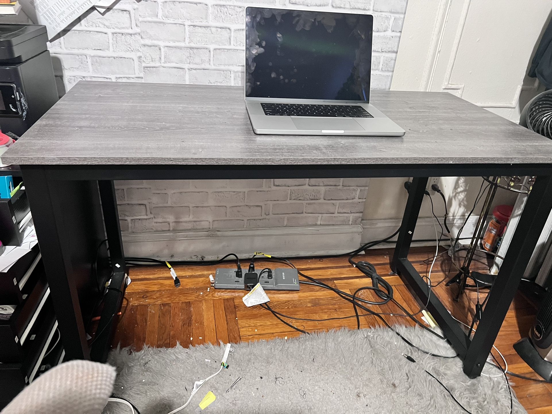 “47-Inch Modern Computer Desk – Perfect for Home Office, Study, or Small Spaces – Great Deal!”