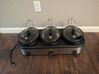 GE 3 crock slow cooker with individual temperature settings. Great for parties